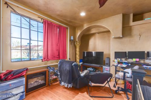 3319 61 St, Phoenix AZ 85033-4112 exterior