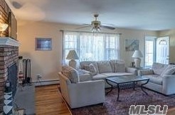155 Delmar Dr, Laurel, NY 11948-1822
