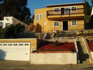 6458 Outlook Ave, Oakland, CA 94605-2126