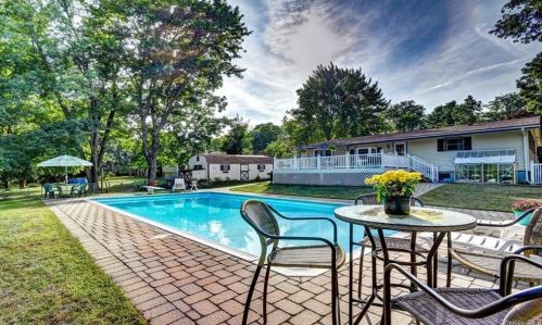 45 Eisenhower Dr, Middletown NY  10940-4543 exterior