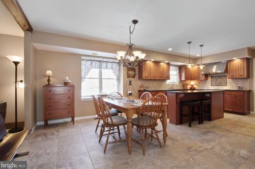 1199 Crestwood Dr, Pottstown PA 19464-2931 exterior