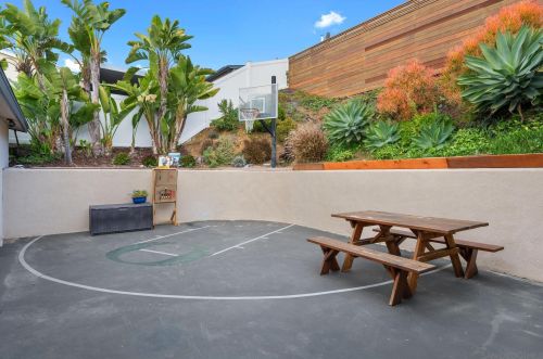 2875 Lloyd St, San Diego CA 92117-6031 exterior