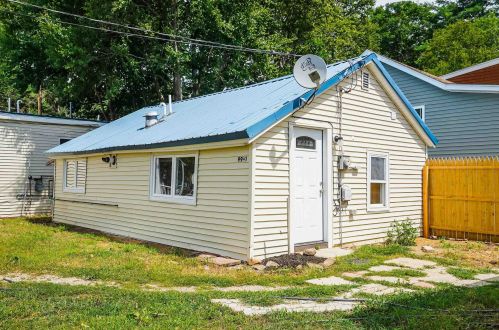 99 Lk Shr Dr, Northwood NH  03261-3707 exterior