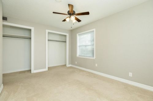 18 Lyncrest Dr, Galveston TX  77550-3215 exterior