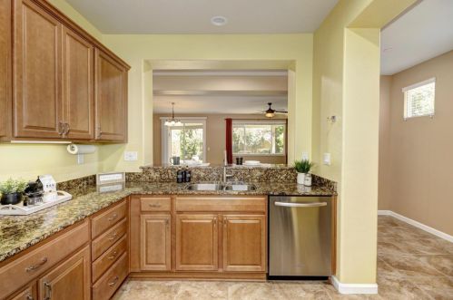 9860 Westminster Way, Elk Grove CA  95757-5124 exterior