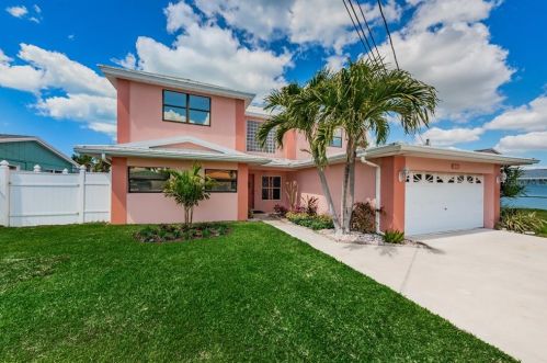 520 Crystal Dr, Saint Petersburg, FL 33708-2373