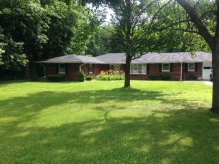 3532 Hillcrest Rd, Vincennes, IN 47591-3882