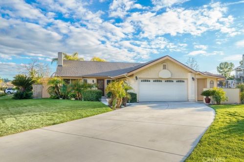 27861 Cherry Creek Dr, Santa Clarita CA  91354-1355 exterior