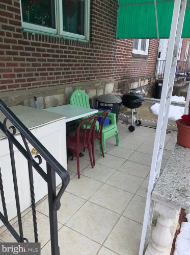 7221 Erdrick St, Philadelphia PA 19135-1014 exterior