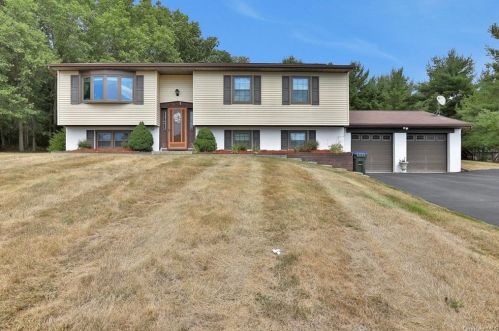 7 Yarmouth Ct, Washingtonville, NY 10992-1340