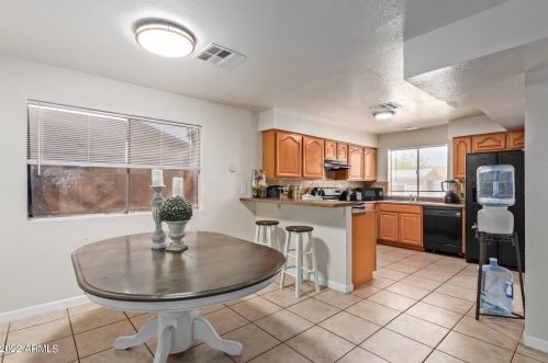 3068 89 Dr, Phoenix AZ 85037-1171 exterior