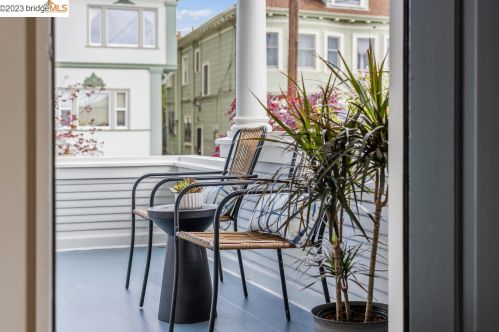 409 45th St, Oakland CA  94609-2124 exterior