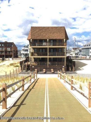1926 Ocean Ave, Pelican Island NJ  08751-1224 exterior