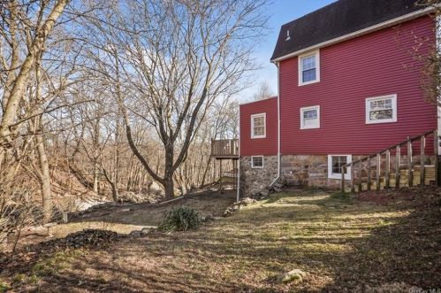 27 Mearns Ave, Highland Falls, NY 10928-1103