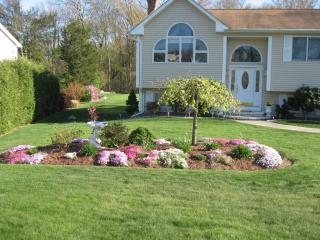 8 Hunters Crossing Dr, Coventry, RI 02816-8273