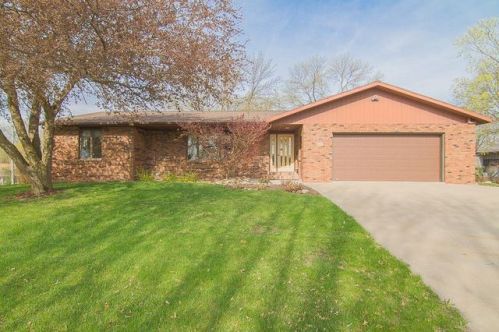 911 9th St, Richmond, IA 52247-9333