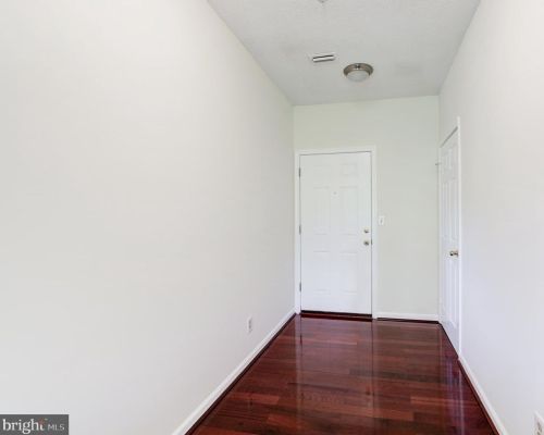 1724 Lake Shore Crest Dr, Herndon VA  20190-3242 exterior