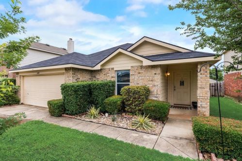 6820 Meadow Way Ln, Fort Worth, TX 76179-4154