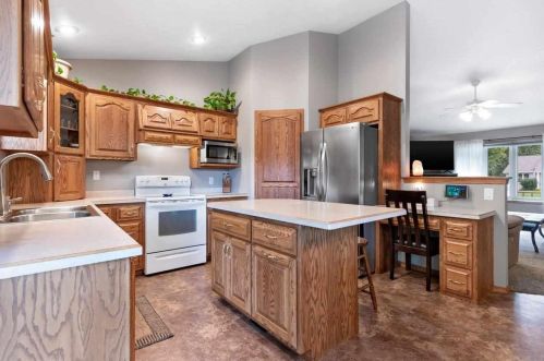 2925 Copper Mountain Ct, Green Bay, WI 54313-3207