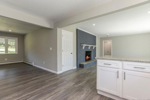 3 Marlin Dr, Waterford CT  06385-2605 exterior