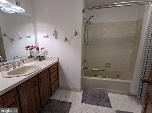 619 Davis Rd, Cheltenham PA  19012-1636 exterior