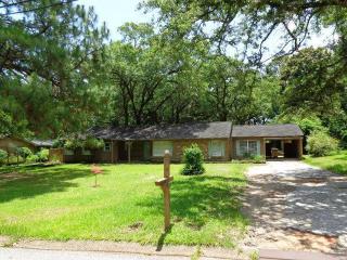 3871 Camellia Dr, Mobile, AL 36693-2813