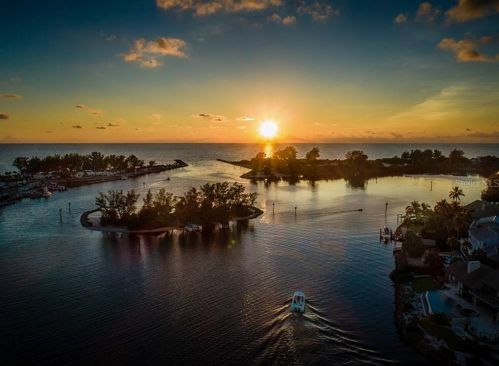 8313 Lightfoot Dr, Nokomis FL  34275-3211 exterior