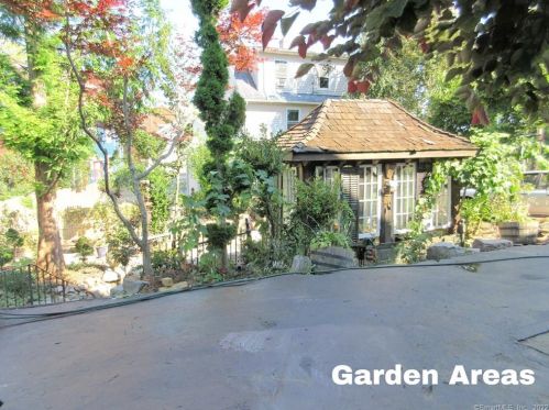 13 Manwaring St, United States Coast Guard Ac CT  06320-5619 exterior