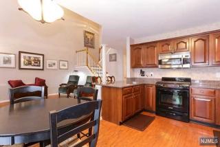 435 Green Mountain Rd, Mahwah, NJ 07430-2734