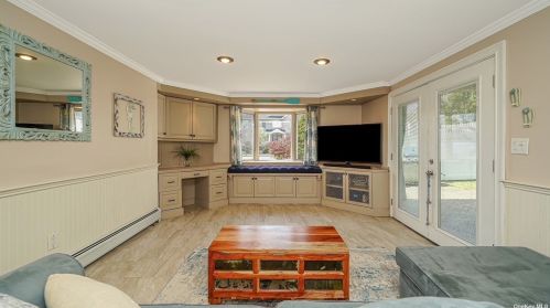 255 Maple St, Islip Manor NY  11751-4801 exterior