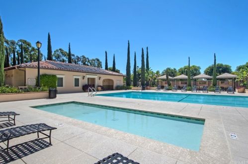 121 Blaze, Irvine CA  92618-1507 exterior