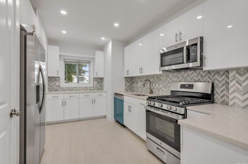 118-18 205th St, Jamaica, NY 11412-2210