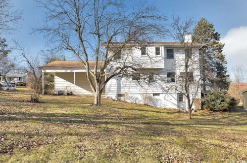 22 Concord Rd, Fishkill NY 12524-1403 exterior