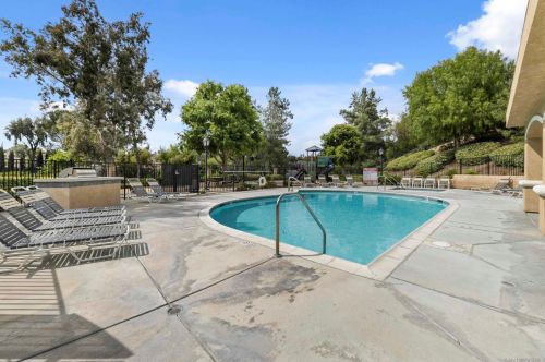 42092 Orange Blossom Dr, Temecula CA  92591-5542 exterior