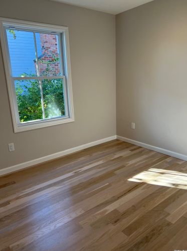 220 4th St, Deer Park NY  11729-5923 exterior