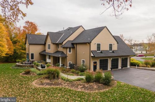 10 Devonshires Ct, Blue Bell PA  19422-2560 exterior