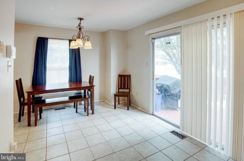 3522 Caledonia Cir, Woodbridge VA  22192-1063 exterior