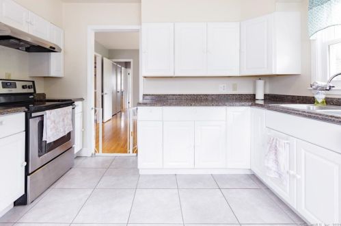 308 Twin Lakes Rd, North Branford CT  06471-1220 exterior