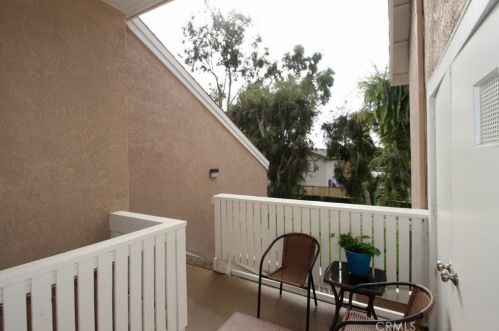 73 Woodleaf, Irvine CA  92614-7081 exterior