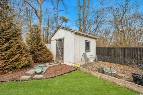 142 Reynolds Rd, West Islip NY  11795-2917 exterior
