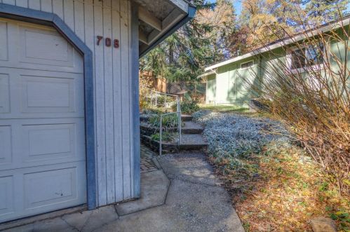 708 Doris Dr, Grass Valley CA  95945-5524 exterior