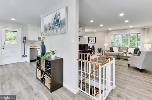 6401 Limerick Ct, Springfield VA  22152-1944 exterior