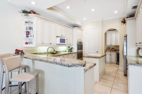 4852 Boulevard Ct, Naples FL 34103-3048 exterior