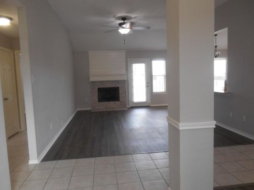 1712 Ryanfeld Dr, Midlothian TX  76063-5961 exterior