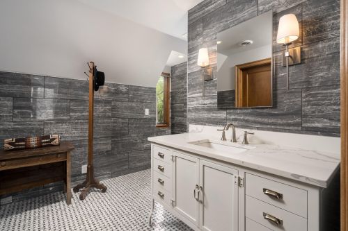 6578 Washington Cir, Milwaukee WI 53213-2460 exterior