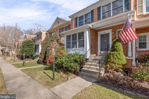 8049 Galla Knoll Cir, Springfield, VA 22153-2450