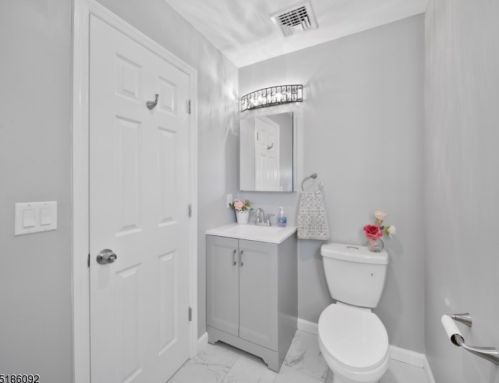 343 Knox Way, Hopatcong NJ  07843-1114 exterior