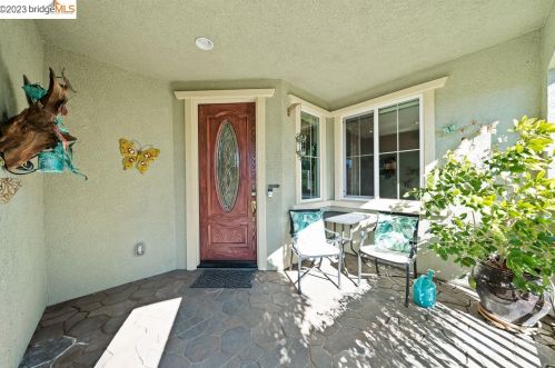 9744 Golden Sky Way, Gilroy CA  95020-9663 exterior