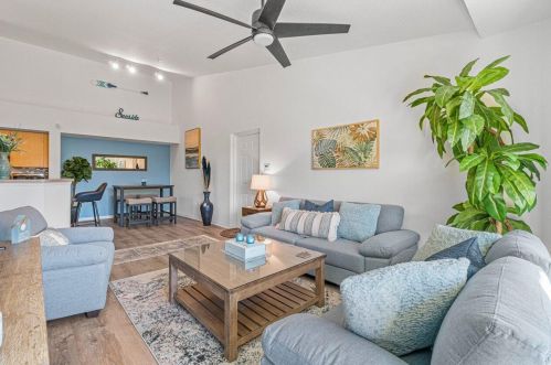 721 Villa Cir, Boynton Beach FL  33435-8914 exterior