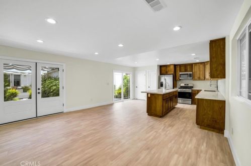 11512 La Maida St, North Hollywood CA  91601-4323 exterior